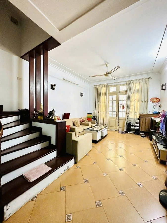 BÁN NHÀ ÂU CƠ, TÂY HỒ. 60M2 4 TẦNG MT 5M GIÁ 15 TỶ- NGÕ THÔNG -OTO NHÀ DÂN XÂY CHẮC CHẮN VÔ CÙNG. - Ảnh 1